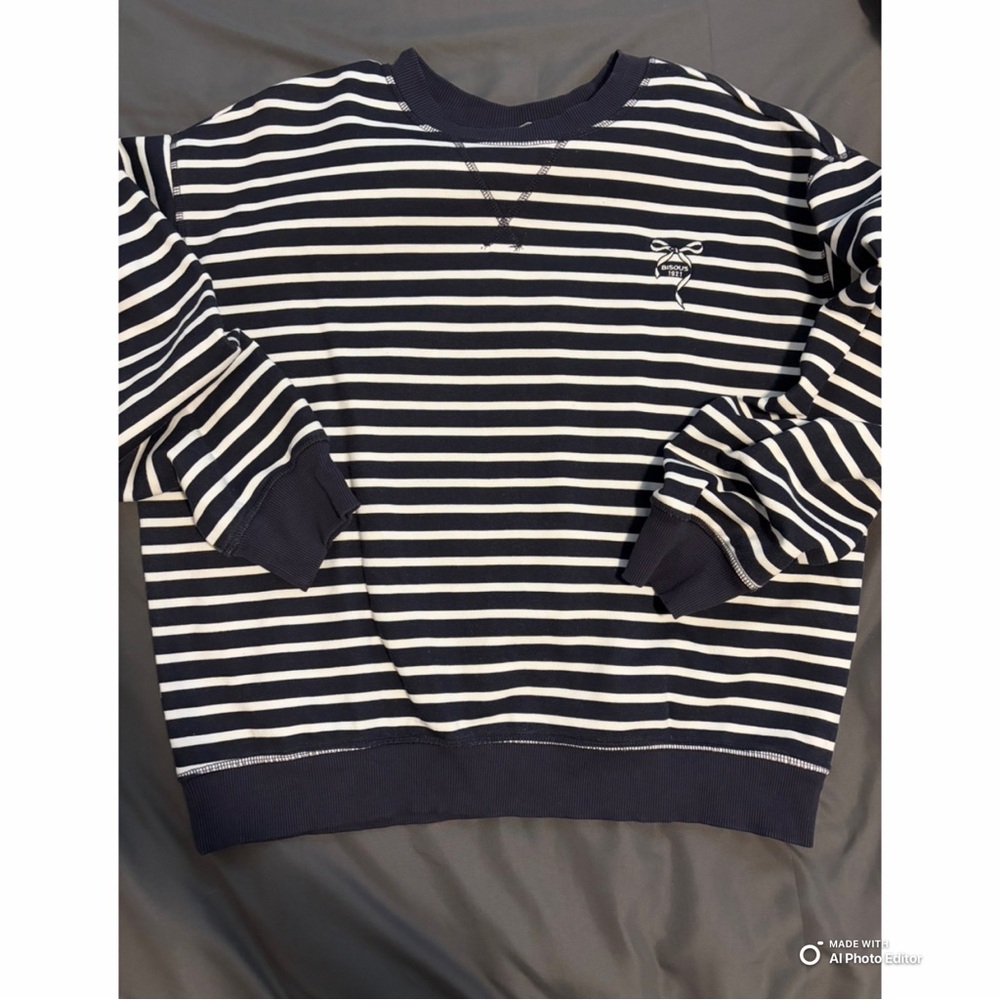 SOLD: EUC - H and M - French bow sweatshirt
